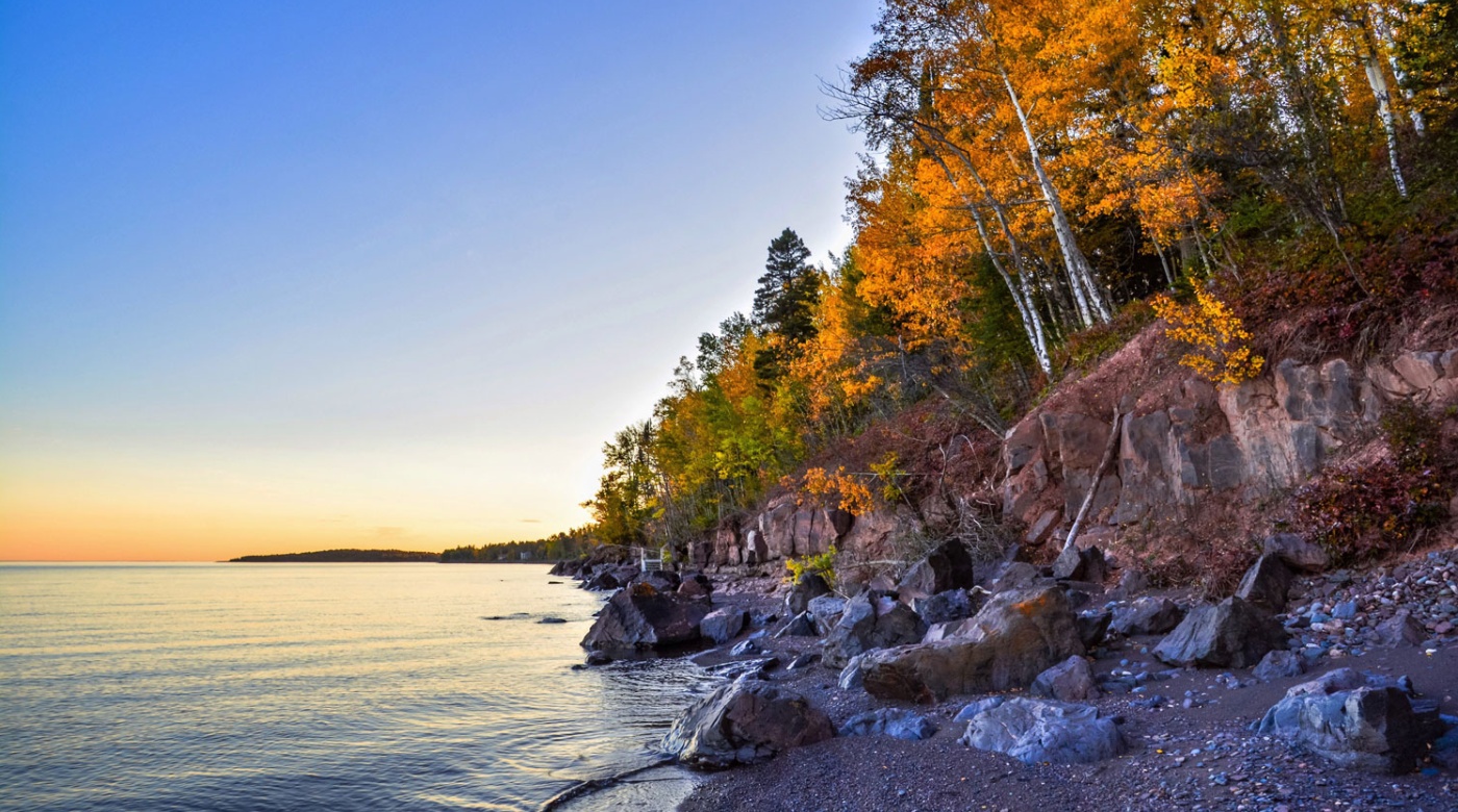 Clear sky at the Lake Superior shore in autumn